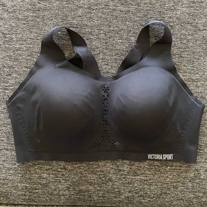 Victoria Sport Butterfly Back 38DD Sports Bra